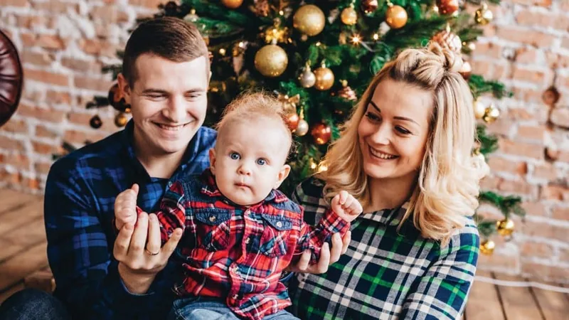 Disfruta de unas fiestas tranquilas en casa gracias a tu seguro contratado con JLA Asociados - JLA Asociados