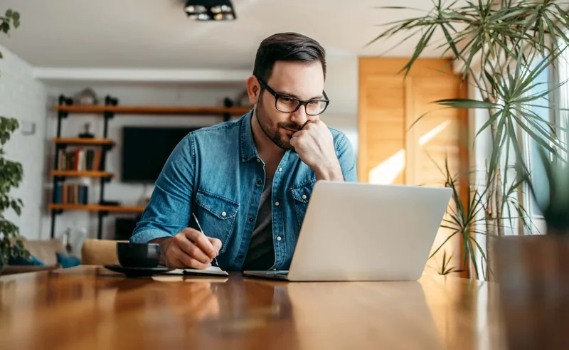 Lesionarse trabajando desde casa podría ser considerado un accidente laboral según nueva sentencia