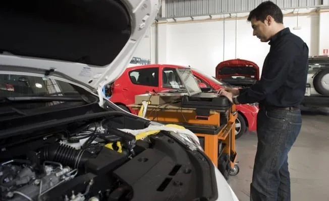 ¿Cómo y cuándo puedo solicitar el coche de sustitución a través de mi seguro?