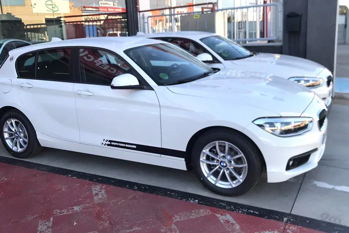 ¿Cómo y cuándo puedo solicitar el coche de sustitución a través de mi seguro?