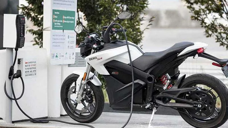 ¿Qué debes tener en cuenta a la hora de contratar un seguro para moto eléctrica?