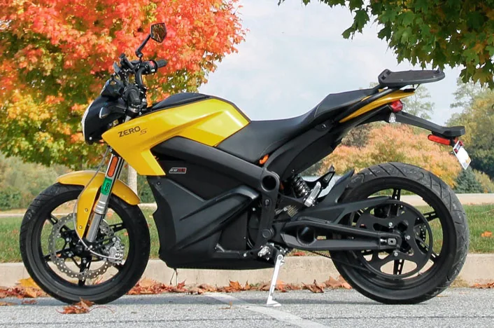 ¿Qué debes tener en cuenta a la hora de contratar un seguro para moto eléctrica? - JLA Asociados