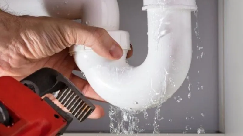 Un seguro de hogar te protege en caso de fugas de agua. Pero mejor estar preparado. - JLA Asociados