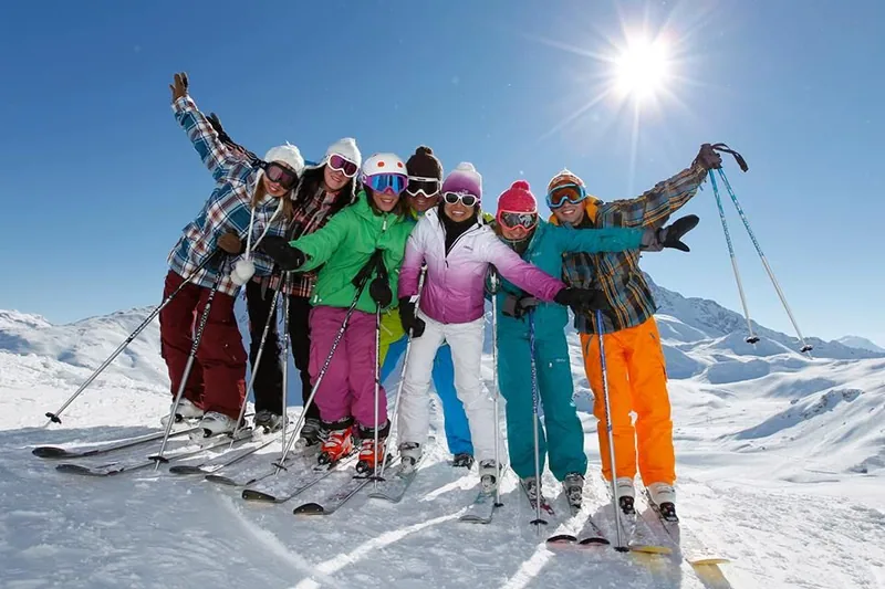 Todo sobre el seguro de esquí: coberturas y lo que deberías tener en cuenta - JLA Asociados