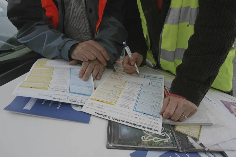 ¿Puede subir mi seguro si doy un parte sin tener la culpa?