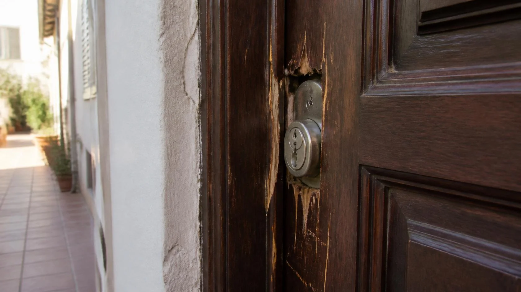 Seguro de hogar y robo: qué cubre realmente tu póliza y cómo actuar